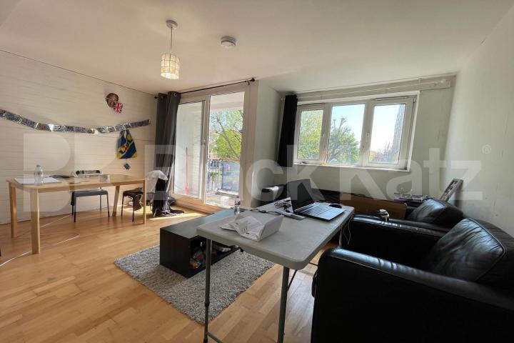 Duplex apartment & boasting over 850 Sq.Ft.of living & entertaining space Archdale House.Long Lane  , London Bridge / Borough 